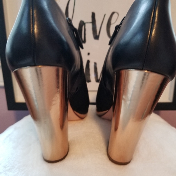 Shoes - Picture 4 of 5